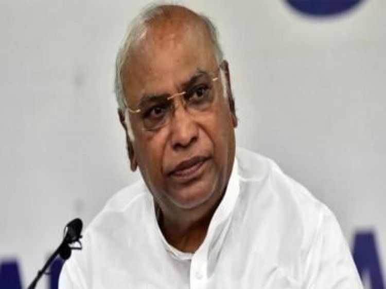 Oppn claims Kharge 'disrespected' over seating arrangement at Murmu's swearing-in, Centre hits back
