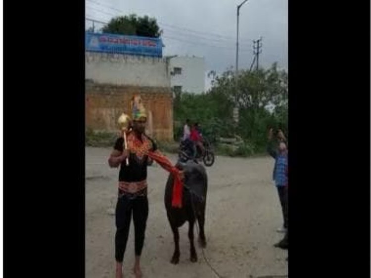 Watch: Bengaluru man dresses as Yamaraj to protest against bad roads in neighbourhood