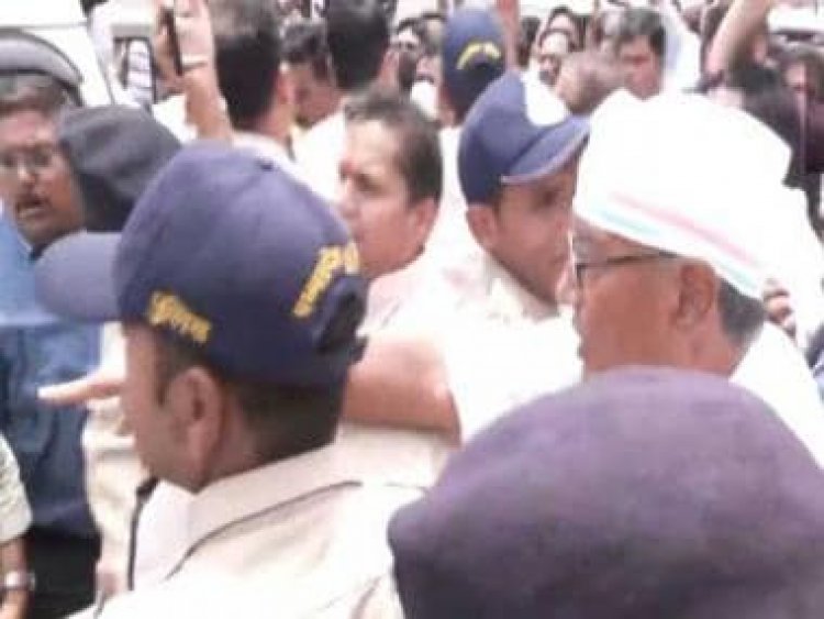 WATCH: Scuffle between Cong's Digvijaya Singh, BJP's Vishvas Sarang over 'bogus voting' in Bhopal Zilla Panchayat polls