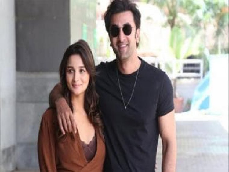 Ranbir Kapoor and Alia Bhatt look stunning as they get clicked together at Brahmastra's song preview
