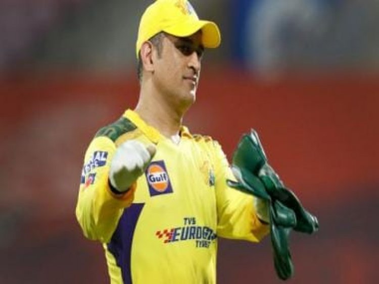 Watch: MS Dhoni’s gesture to fans at Ranchi airport wins hearts