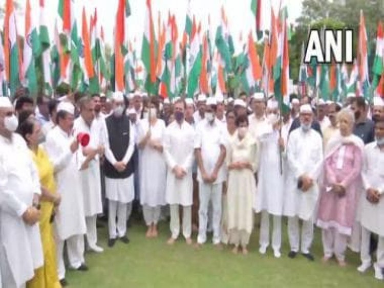 Independence Day: Rahul Gandhi pays tribute to Mahatma Gandhi