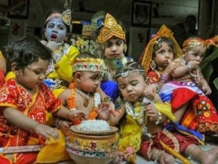 Share your thoughts and prayers with these quotes and messages this Janmashtami