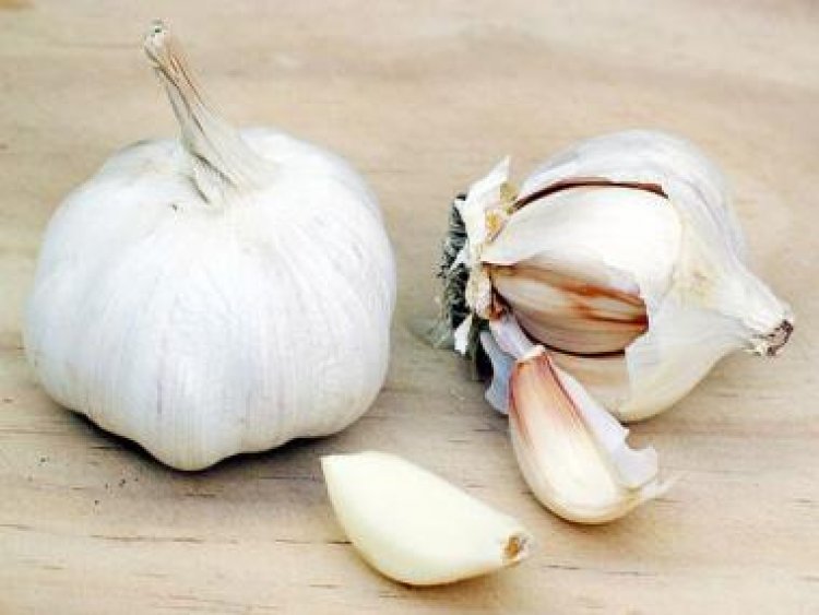 Garlic, peppermint and more: Some home remedies for sore throat