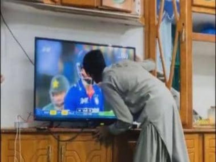 Asia Cup 2022: Afghanistan cricket fan ‘kisses’ Hardik Pandya on TV screen to celebrate India’s victory over Pakistan