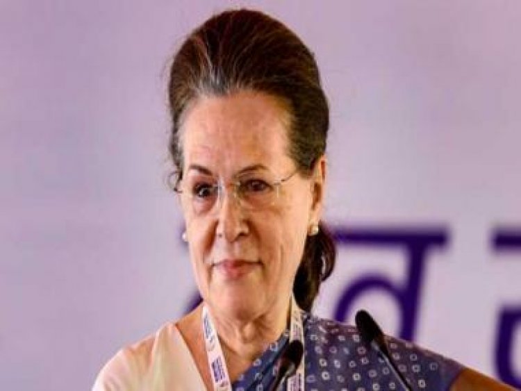 Dhoti pulled, locked in bathroom: How Sonia Gandhi 'threw to the footpath' Congress' last non-Gandhi president