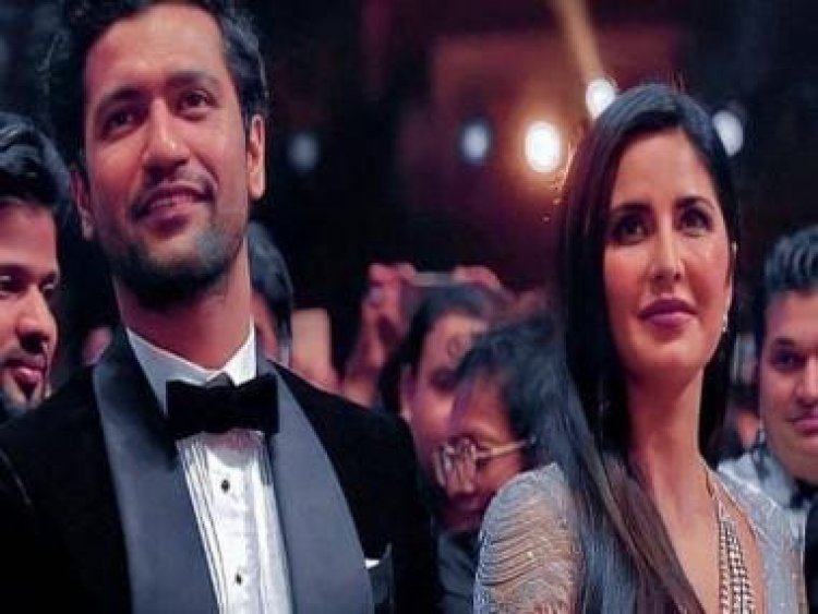 Filmfare 2022: Vicky sings Kala Chashma as he walks his first red carpet with Katrina Kaif