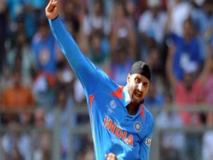 'Don't act like animals': Harbhajan hits out at trolls for accusing him of laughing at Gambhir