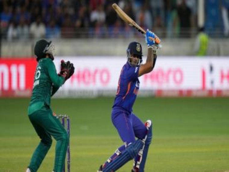 India vs Pakistan Asia Cup 2022: Suryakumar Yadav unfazed by Shadab Khan's sledging; Watch