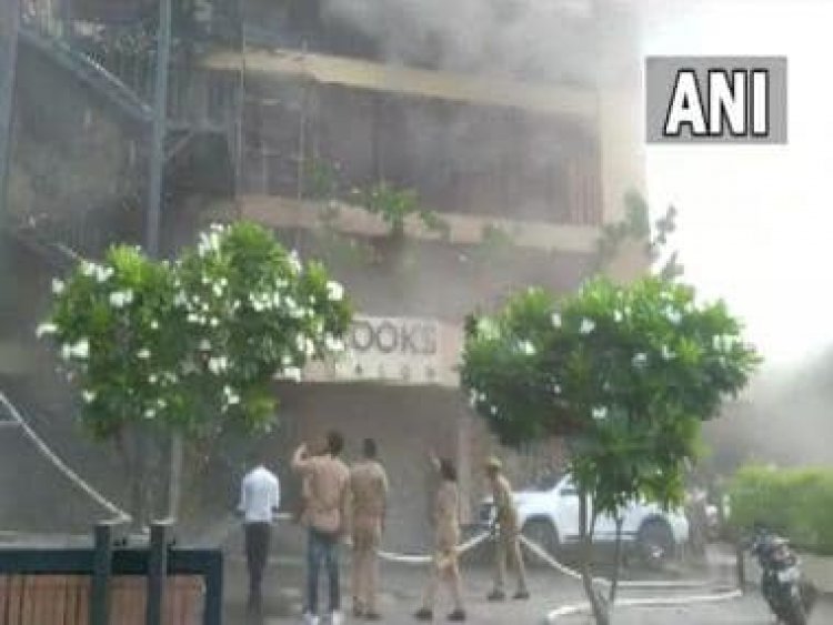 Uttar Pradesh: Fire breaks out at hotel in Lucknow's Hazratganj