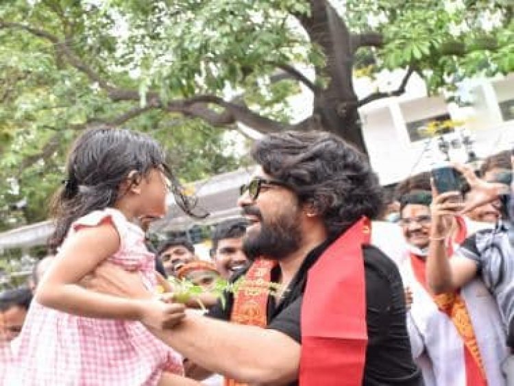 Watch: Allu Arjun's Ganesh Visarjan celebrations with daughter Arha