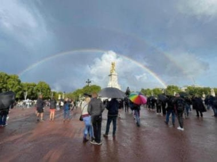 Double rainbow spotted above Buckingham Palace as crowd mourns Queen's demise