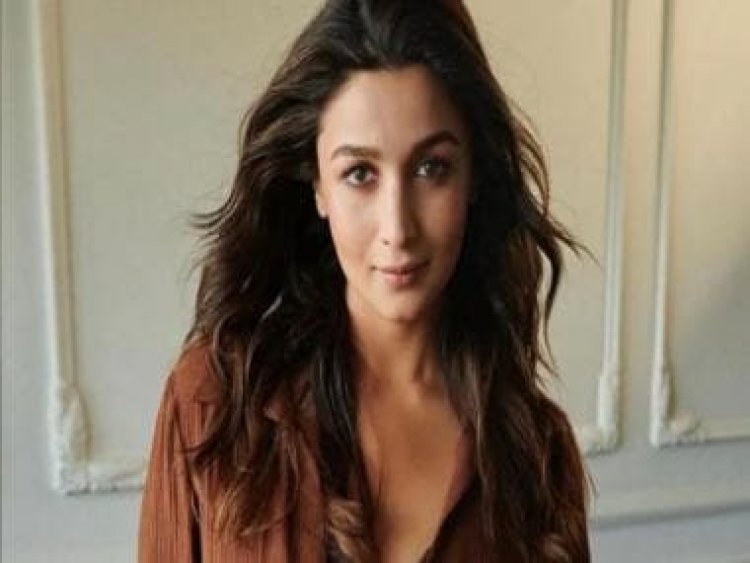 Alia Bhatt apologises to paps for not being able to pose, wins hearts