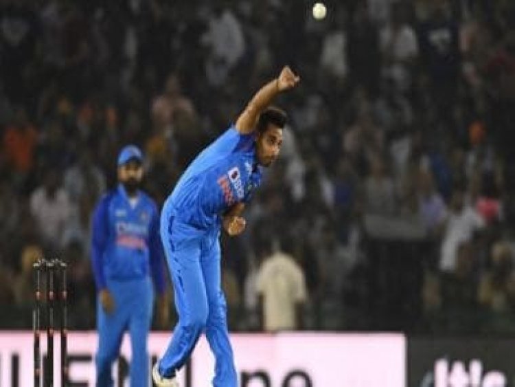 India vs Australia: Bhuvneshwar Kumar's death bowling is a concern, says Sunil Gavaskar