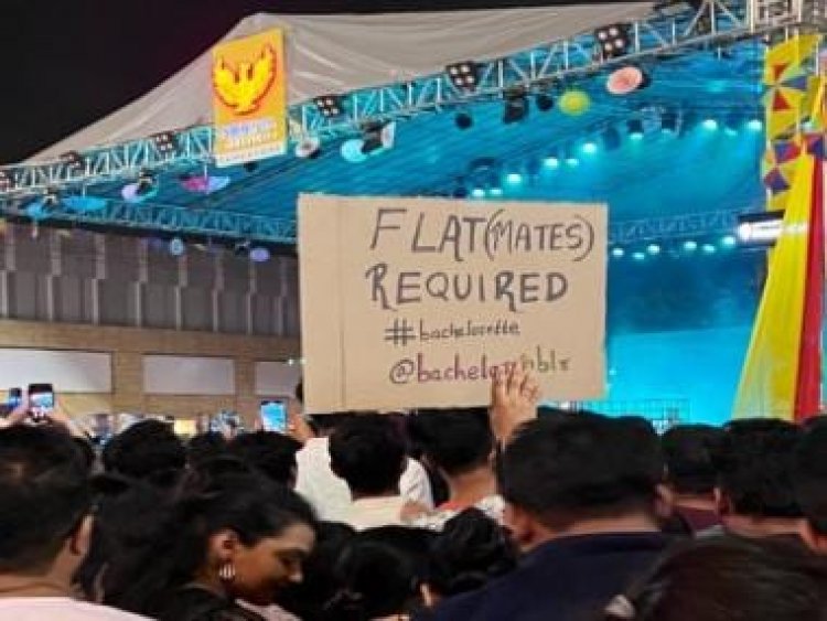 Viral: Placard reading 'flatmates required' from Lucky Ali's concert leaves internet in splits