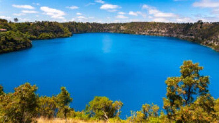 Climate change could turn some blue lakes to green or brown