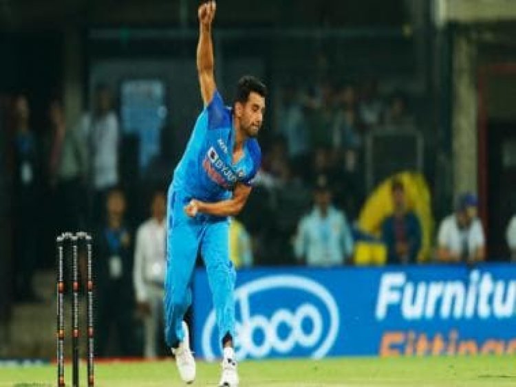 Watch: Deepak Chahar decides against running non-striker Tristan Stubbs out in Indore T20I