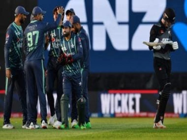 New Zealand vs Pakistan Tri-Series 2nd T20I Live Score and Ball by Ball Commentary