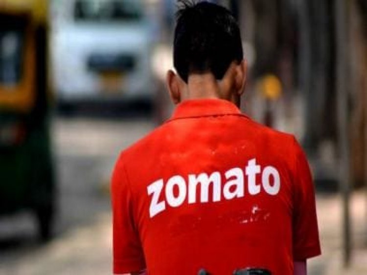 Watch: Man greets Zomato delivery agent with 'aarti ki thali'