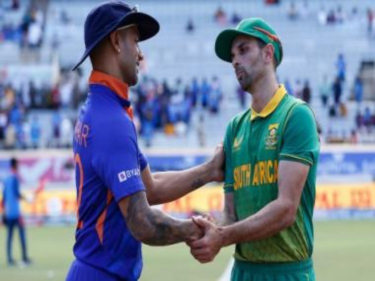 India vs South Africa 2nd ODI Live Cricket Score: Shahbaz Ahmed takes maiden wicket; SA 2 down inside 10 overs