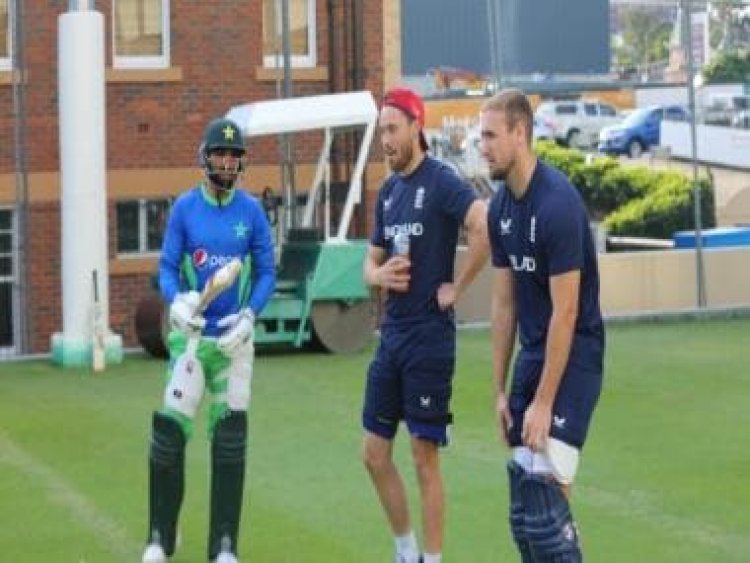 Pak vs Eng T20 World Cup warm up Live Scores and Updates: Pakistan fly away to 89/2 after 10 overs