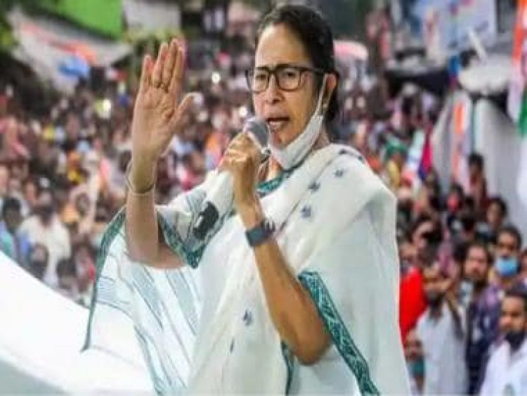 Day after blaming CPI(M) for Tata exit from Singur, Banerjee slams BJP for rising unemployment