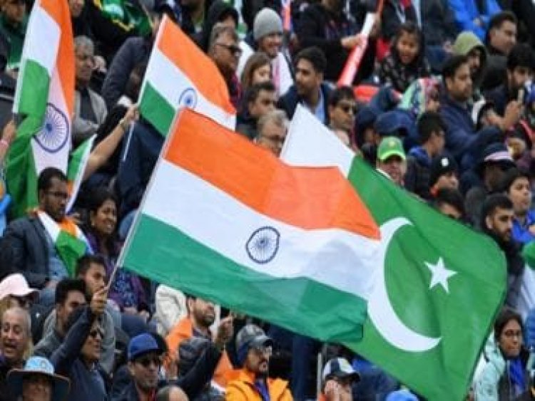 Ind-Pak match: Fan gets trolled after holding inverted Pakistan flag, internet reacts