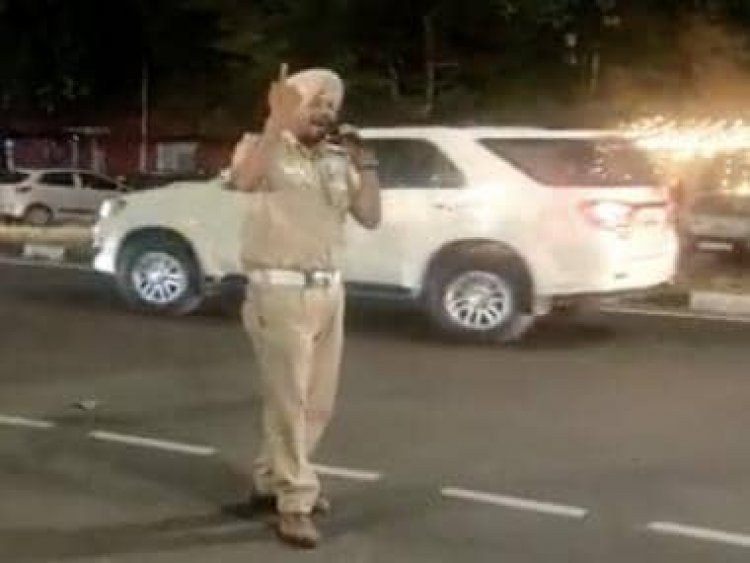Chandigarh cop sings Daler Mehndi-inspired song to spread no parking message