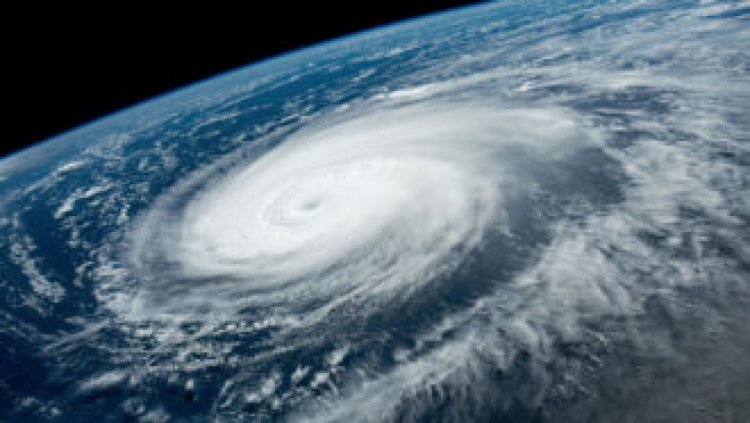 Particles from space provide a new look inside cyclones