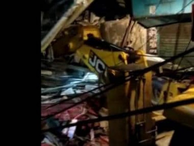 Mumbai: Part of building collapses on some vehicles during its demolition, nobody injured