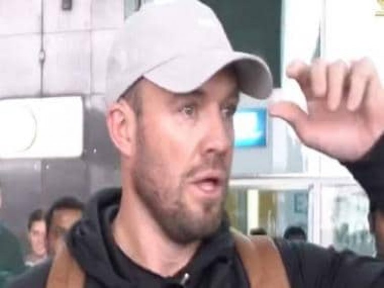 Watch: AB de Villiers arrives in Bengaluru to 'have a chat with the RCB guys' ahead of IPL 2023