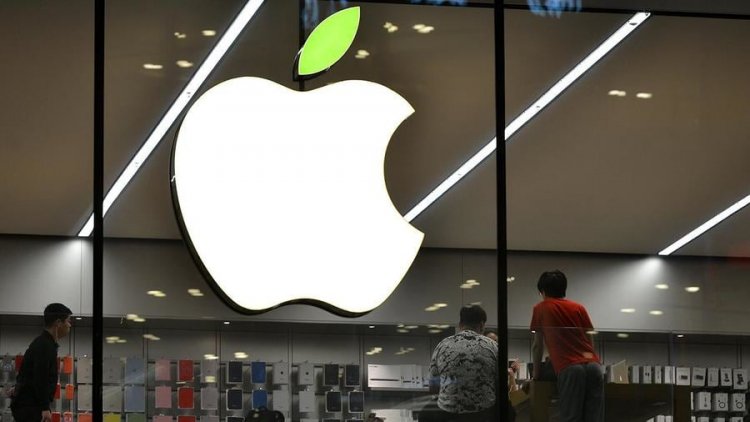 Apple Stock Slips Lower On China Covid Risk, Holiday iPhone Supply Concern