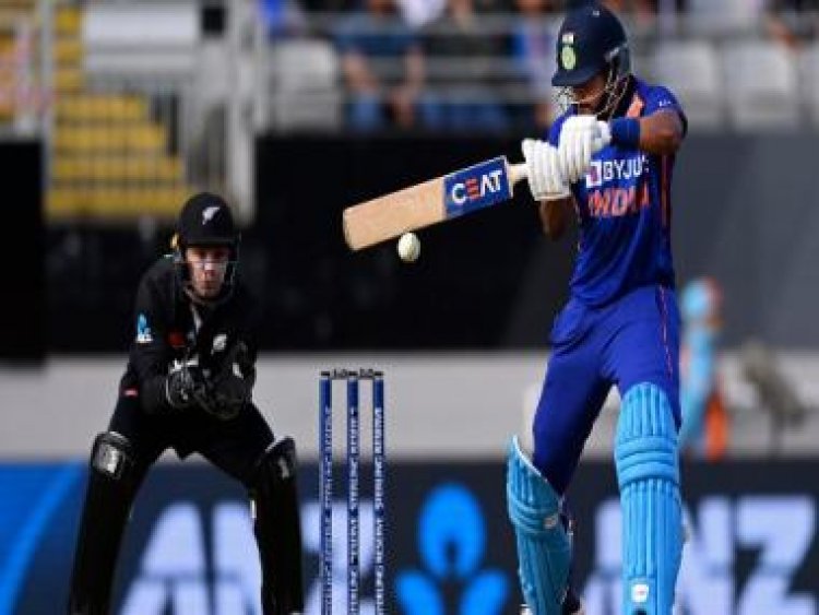 India vs New Zealand Live score 1st ODI: NZ 68/1 after 15 overs vs IND