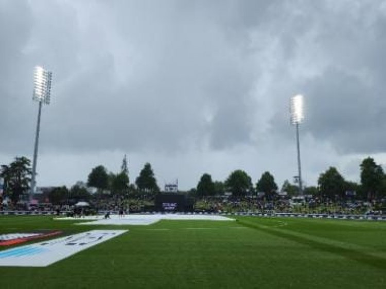 India vs New Zealand LIVE score 2nd ODI: Rain stops play again, IND 89/1 after 12.5 overs vs NZ