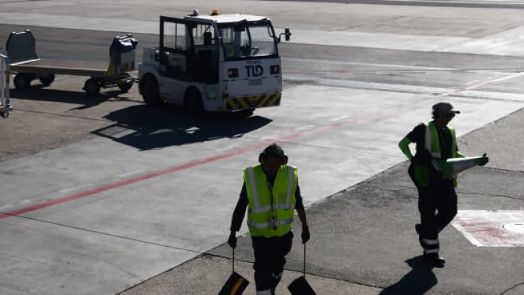 Airport Service Workers Campaign for Better Conditions