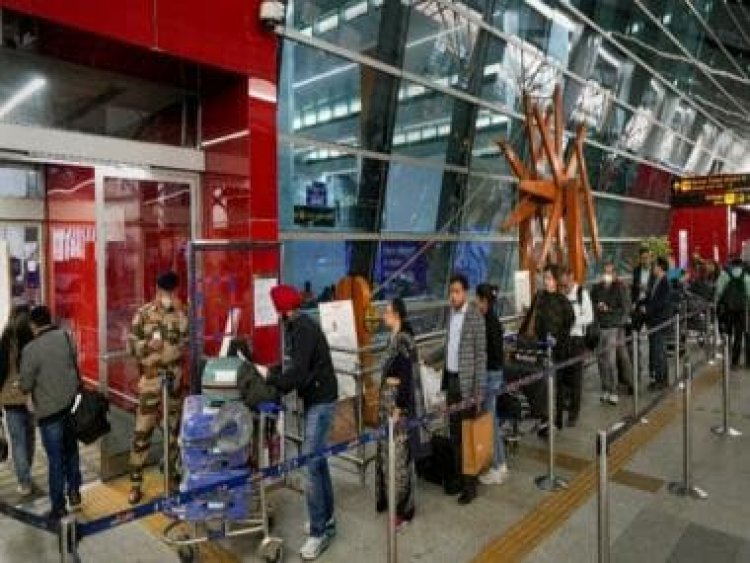 It's responsibility of airport operator to provide conducive environment for passengers to travel: Scindia