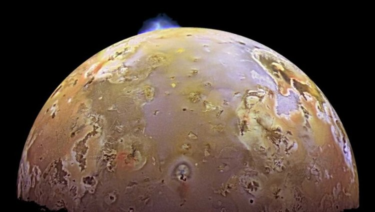 Io may have an underworld magma ocean or a hot metal heart