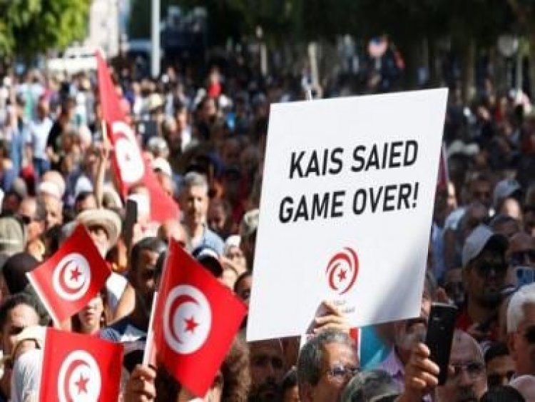 Strike over delay in salaries cripples Public transport in Tunisian capital