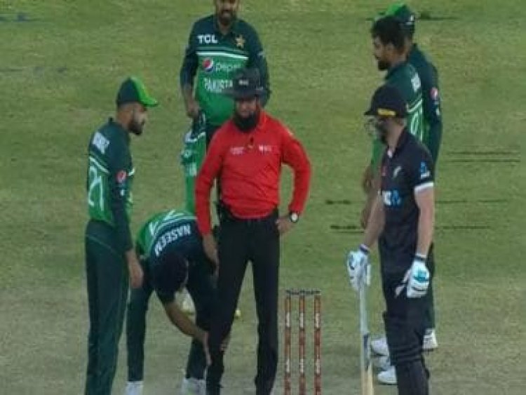 Watch: Umpire Aleem Dar gets angry after Pakistan fielder's throw hits him