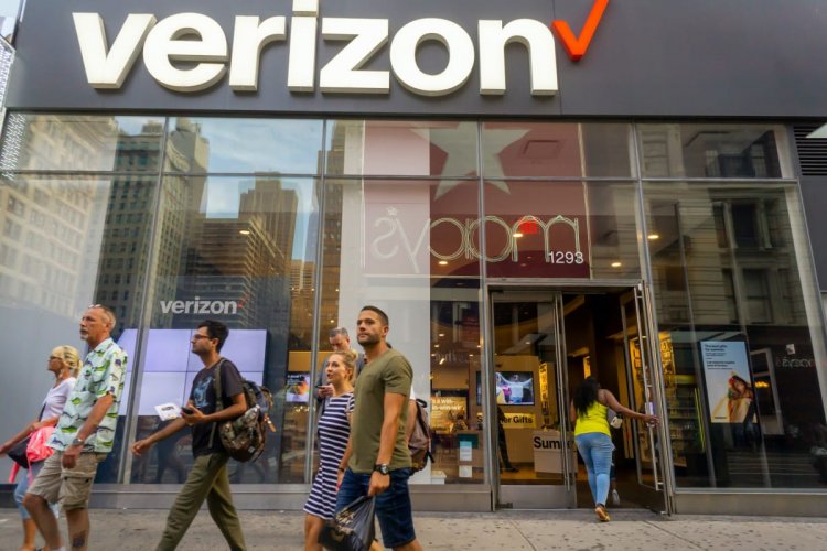 Verizon Stock Slides As Profit Outlook Clouds Mixed Q4 Earnings