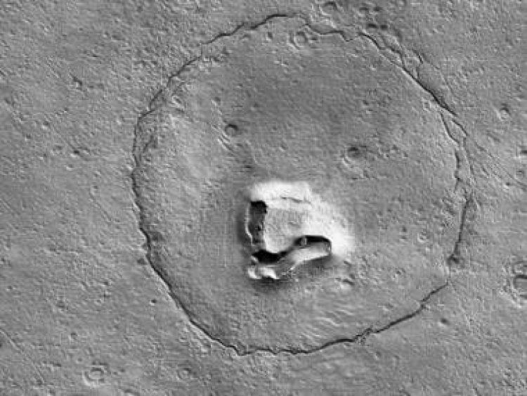 Bear's face on Mars? NASA’s MRO snaps intriguing photo; see post