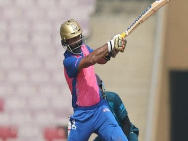 Early finish to Delhi Test allows Dinesh Karthik to put on a T20 batting masterclass in Mumbai