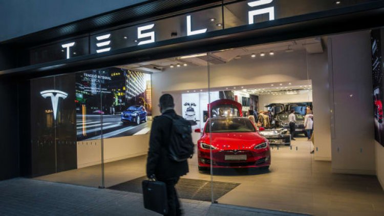 Tesla Self Driving Screeches to Halt Following Recall