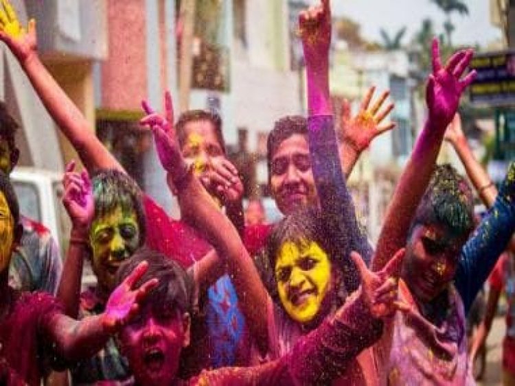 Happy Holi 2023: Best wishes, messages and greetings to send to your loved ones