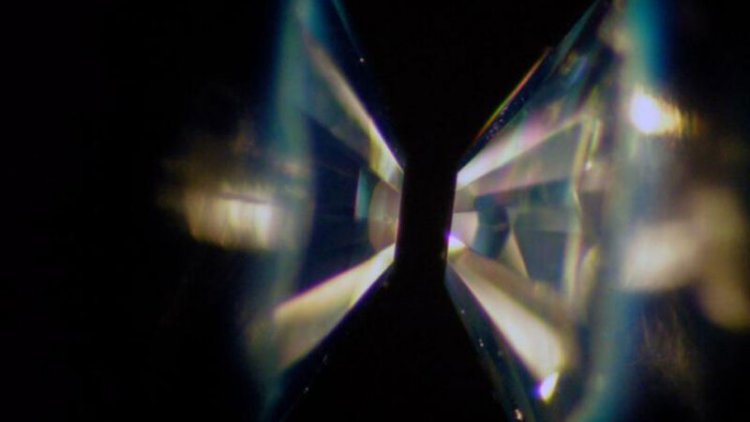 Is this the superconductor of scientists’ dreams? A new claim faces scrutiny