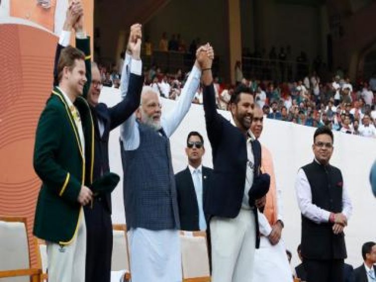 Watch: PM Modi, Australian PM Albanese take lap of honour before 4th IND vs AUS Test
