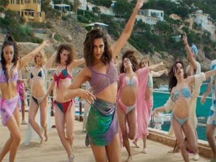 Deepika Padukone's song Besharam Rang creates a splash on Holi across India, fans groove to its catchy tune