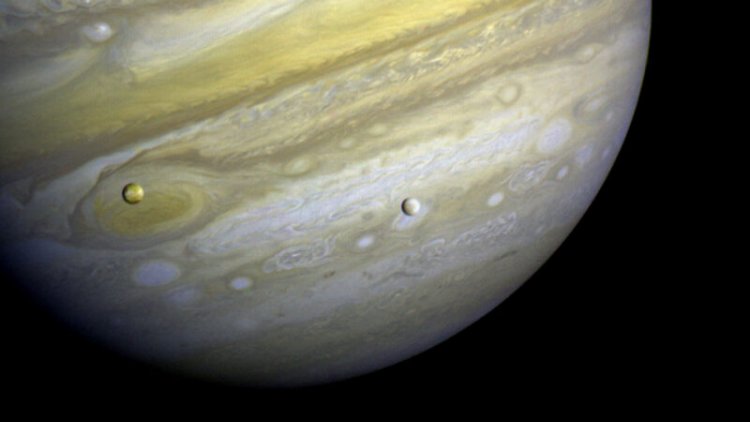 Baby Jupiter glowed so brightly it might have desiccated its moon