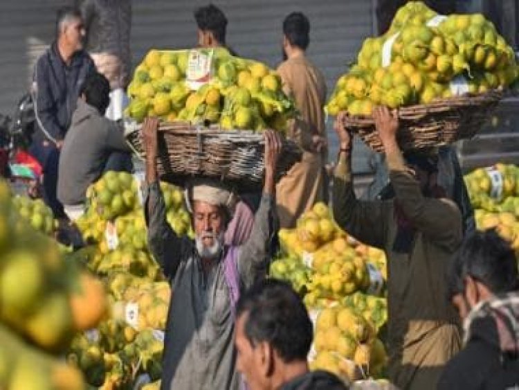 Ramzan in Pakistan: Buy lemons for PKR 800/kg, bananas for 250/dozen &amp; garlic for 640/kg as inflation takes to the skies
