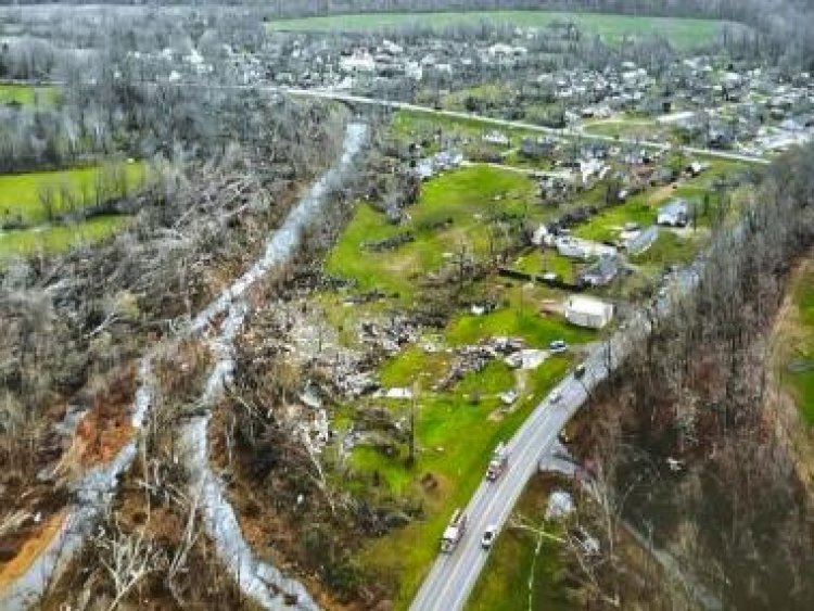 Large Missouri tornado causes widespread destruction, kills at least four